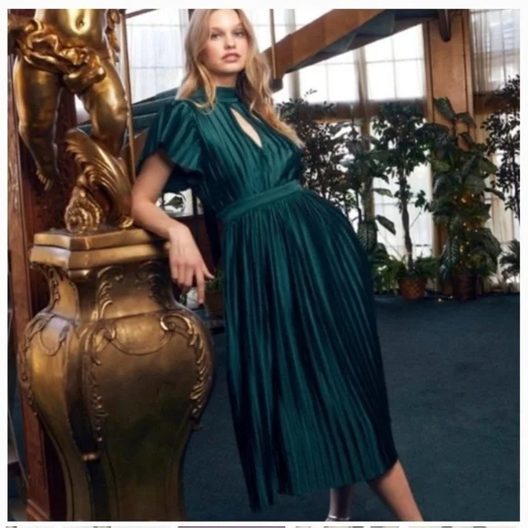 LULUS Radiant Reverie Emerald Plisse Short Sleeve Backless Midi Dress Size: L - Picture 4 of 17